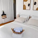 Seaside Stay, Breathtaking Old Town View 度假居 *