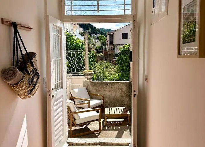 Seaside Stay, Breathtaking Old Town View *