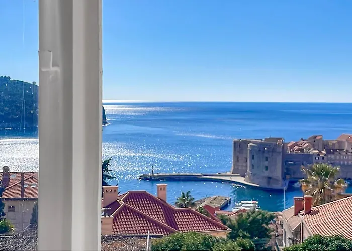 Seaside Stay, Breathtaking Old Town View *